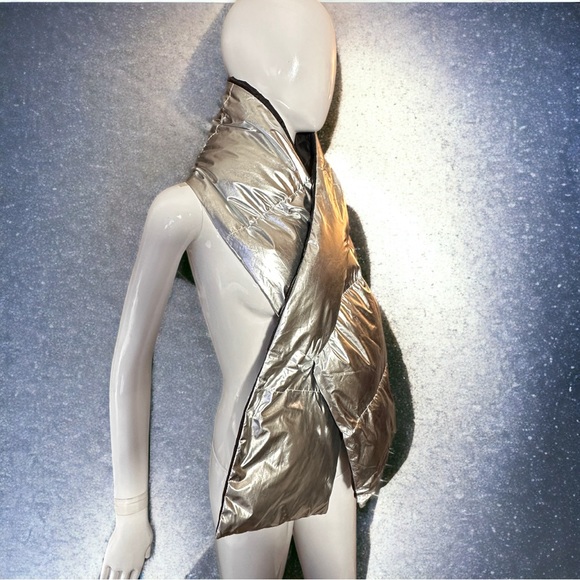 SILVER PUFFER SCARF & MATCHING HAT (NEW) - Picture 9 of 14